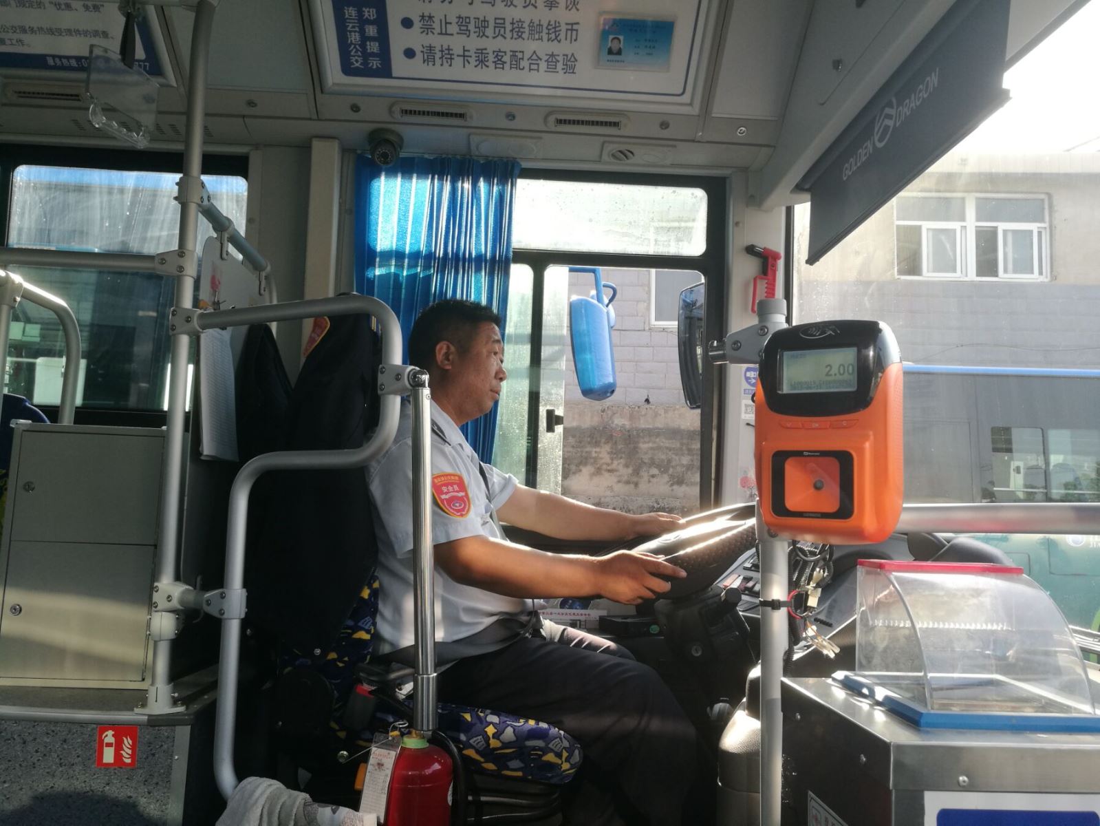 微笑服務(wù)，情暖你我他